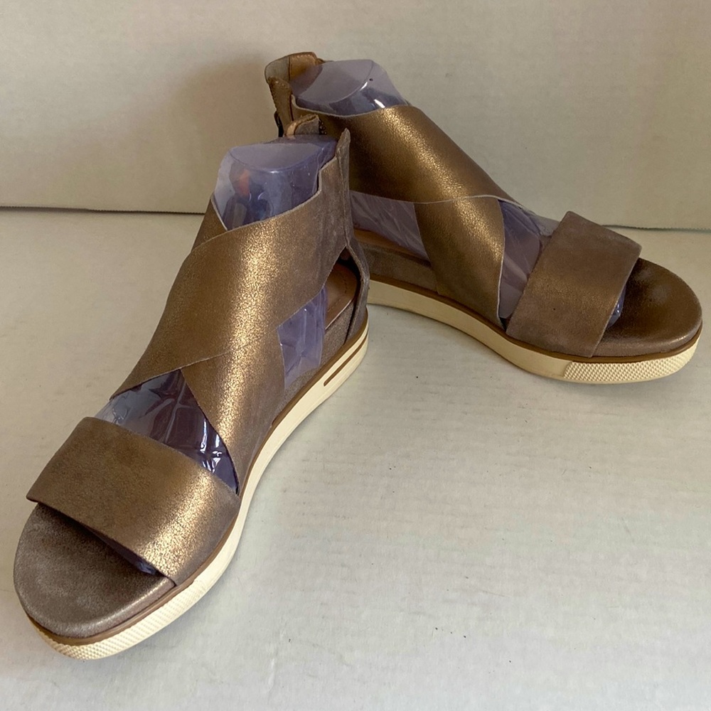 EUC Eileen Fisher, ankle sandal, sport suede flatform bronze soft leather sz. 7